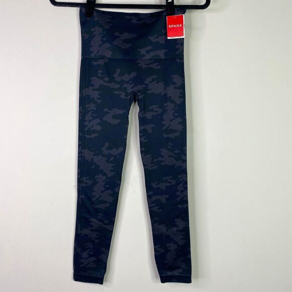 New SPANX Look At Me Now Seamless Camo Leggings Women's Size Medium - Picture 7 of 7